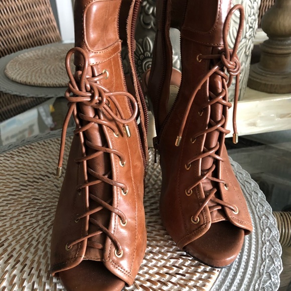 Gianni Bini Tan Leather Ankle bootie SZ 6 - Picture 4 of 11